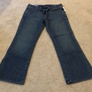 GAP 4a Lowrise Curvy Through Boot Cut Jeans New with Tags.